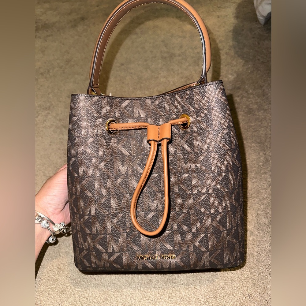 Michael Kors (MD Bucket Bag)